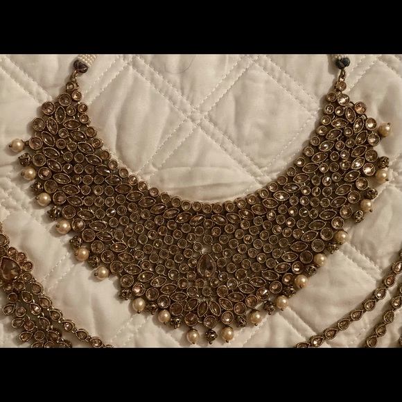 indian Beautiful 3 piece necklace set with mattapati - Picture 7 of 12